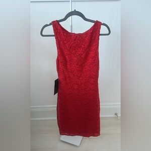 Bebé Dress in red